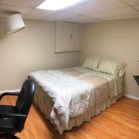 Basement Apartment In 리치몬드 힐 외부 사진