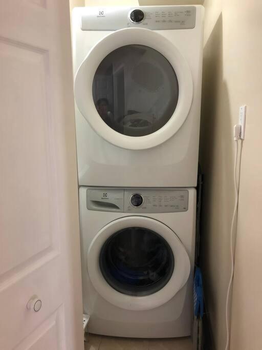 Basement Apartment In 리치몬드 힐 외부 사진