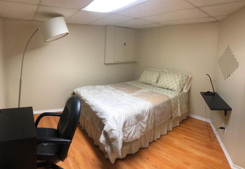 Basement Apartment In 리치몬드 힐 외부 사진