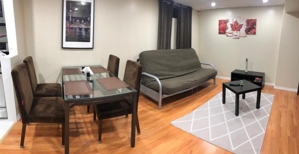 Basement Apartment In 리치몬드 힐 외부 사진